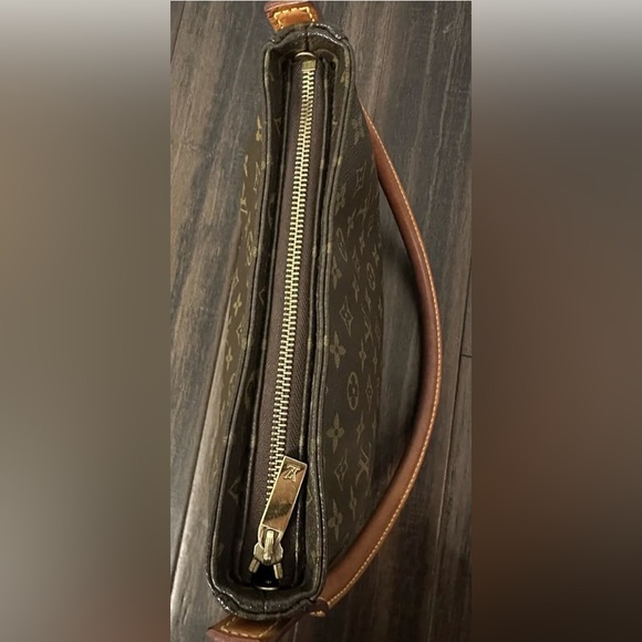 Louis Vuitton Loop Bag *I have a certificate of authenticity* - Picture 7 of 9